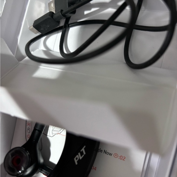 Plantronics Bluetooth - Picture 2 of 7